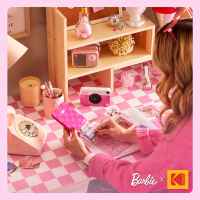 Impresora fotográfica portátil instantánea inalámbrica Barbie x Kodak Step Slim de estilo icónico
